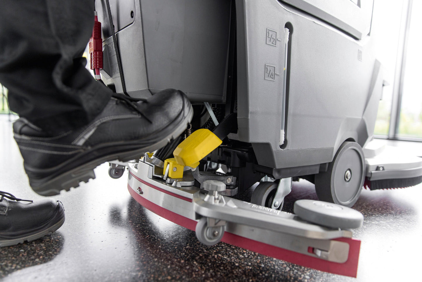 AUTOSCRUBBER KARCHER BD 50/55 W BP CLASSIC WITH AGM BATTERIES AND BRUSHES 20" PATH