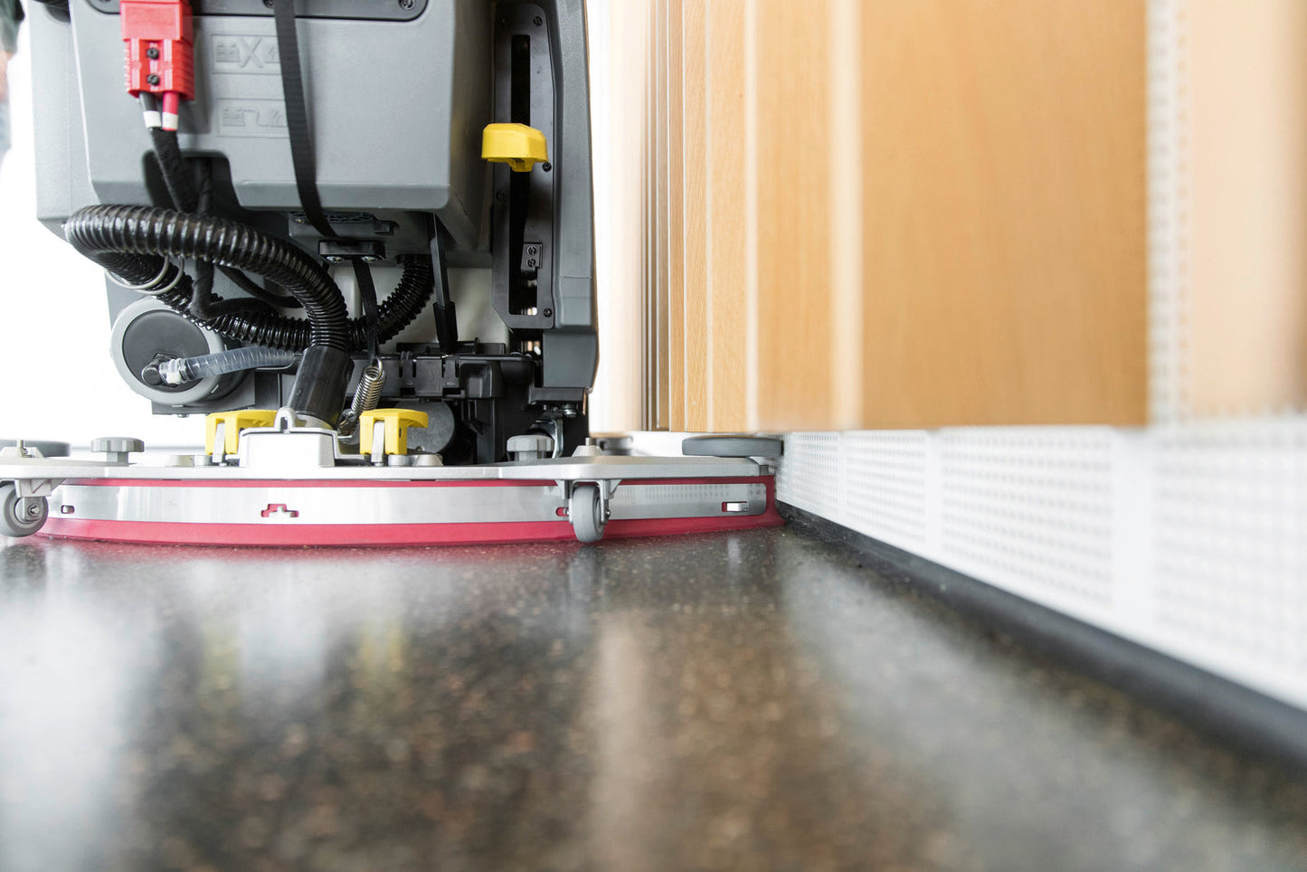 AUTOSCRUBBER KARCHER BD 50/55 W BP CLASSIC WITH AGM BATTERIES AND BRUSHES 20" PATH